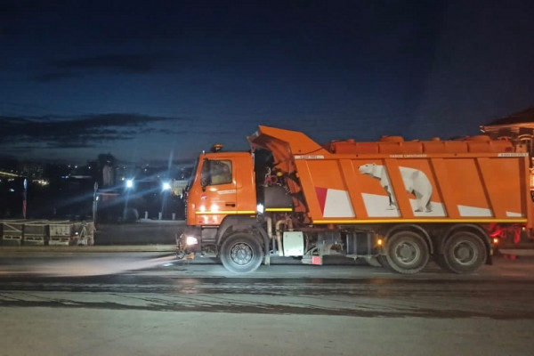 Смоленскавтодор продолжает убирать улицы в круглосуточном режиме