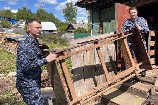 В Сычёвском округе сотрудники УФСИН помогают семьям бойцов специальной военной операции