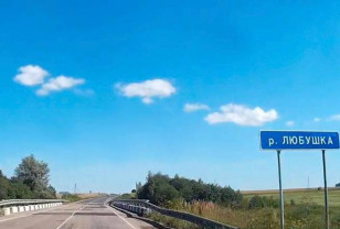 В Смоленской области ремонтирую мост через реку Любушка