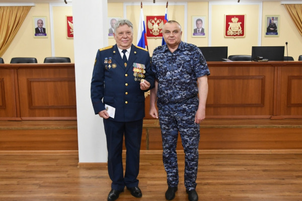Начальник смоленского Управления по конвоированию Рашид Мусаев получил высшую награду ФСИН России