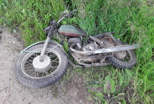 В Смоленском округе мотоциклист въехал в автомобиль