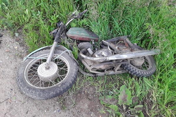 В Смоленском округе мотоциклист въехал в автомобиль