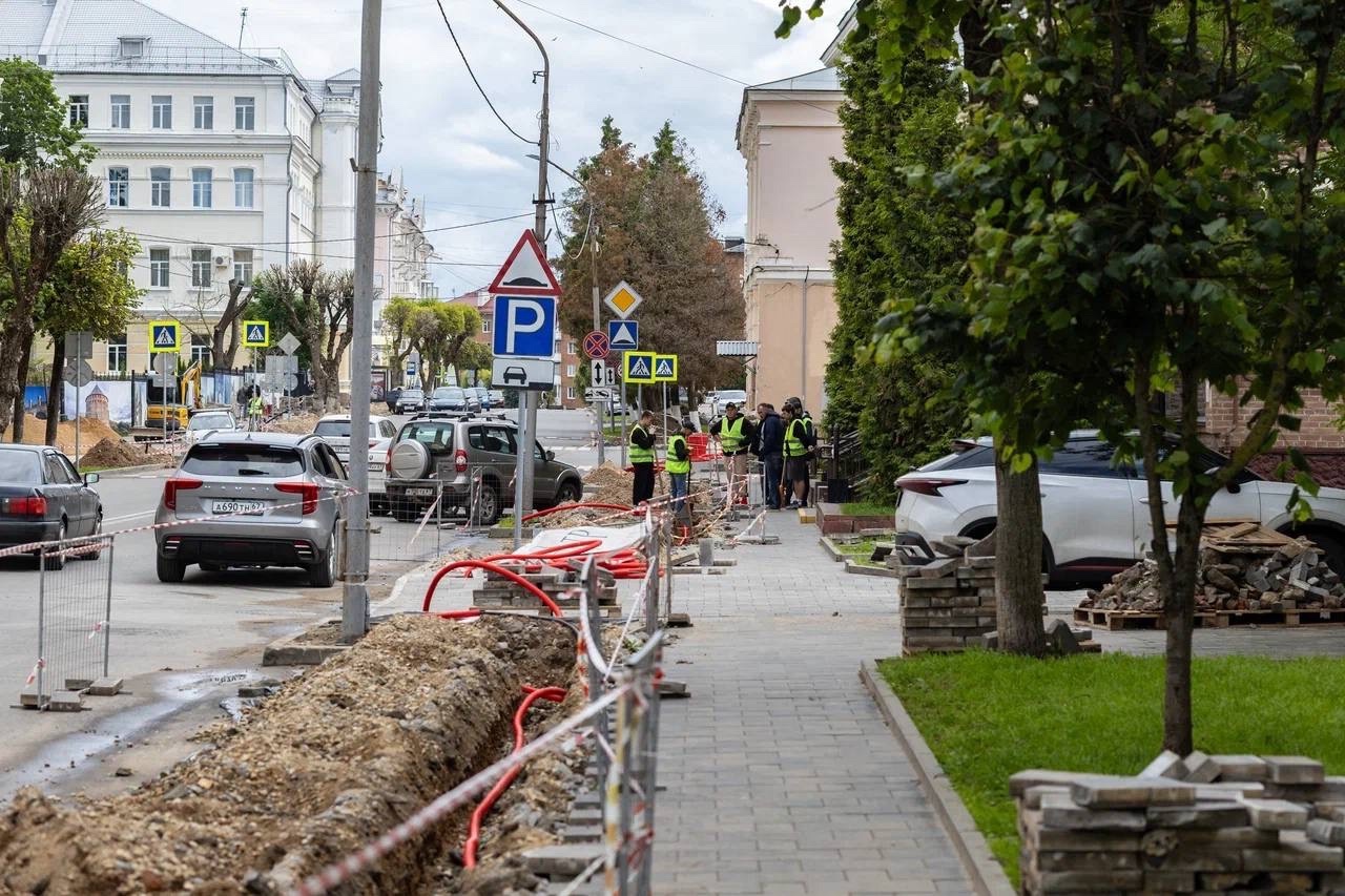 В центре Смоленска воздушные коммуникации переносят под землю