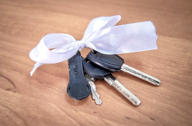 В Дорогобужском округе несколько семей получили ключи от новых квартир