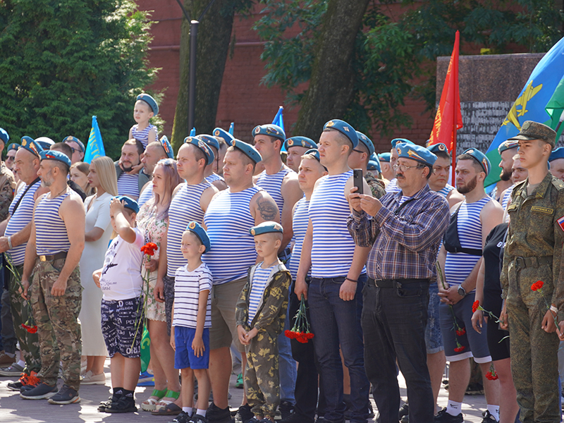 В Смоленске прошёл митинг, посвящённый 95-летию ВДВ