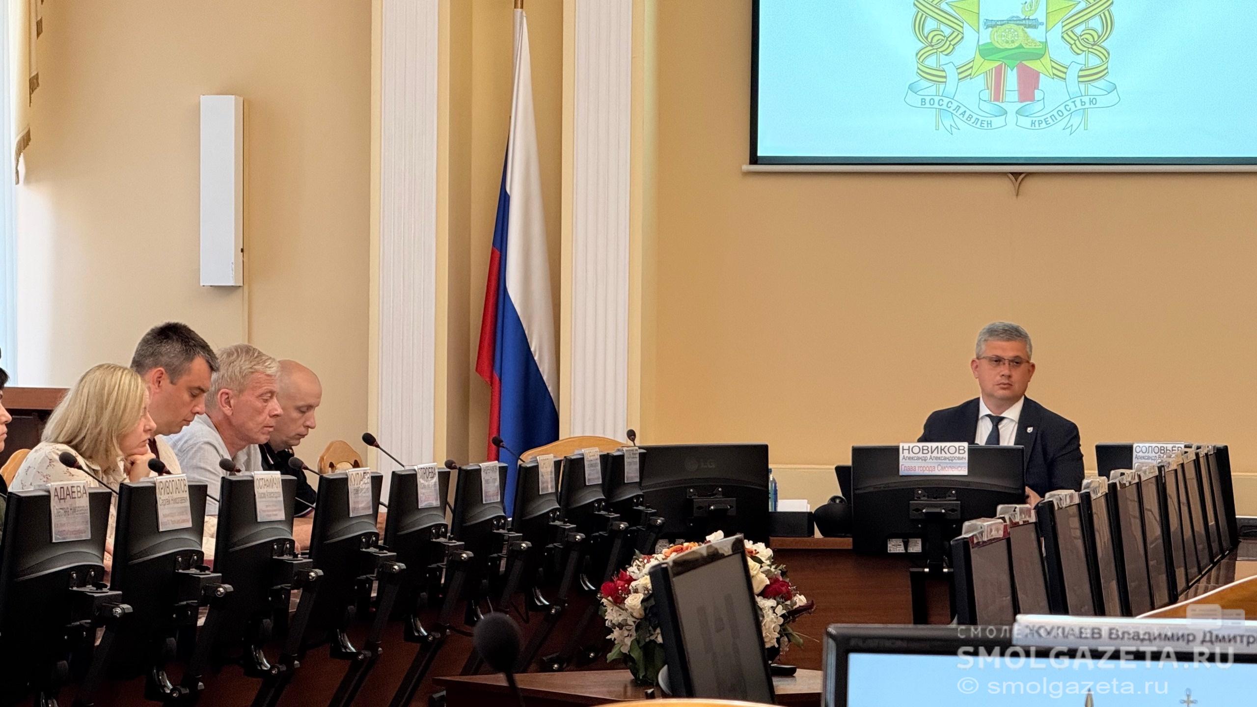 Ремонт дорог, благоустройство, отопительный сезон: в Смоленске прошла планёрка