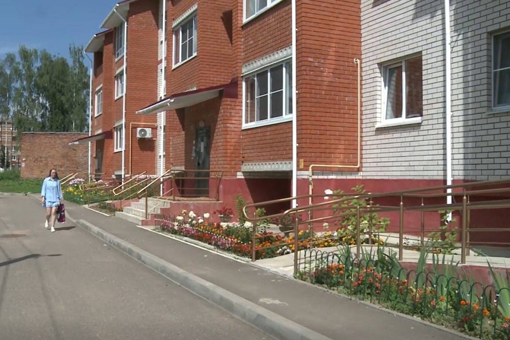 Молодые врачи в Сафоновском округе получают новые квартиры