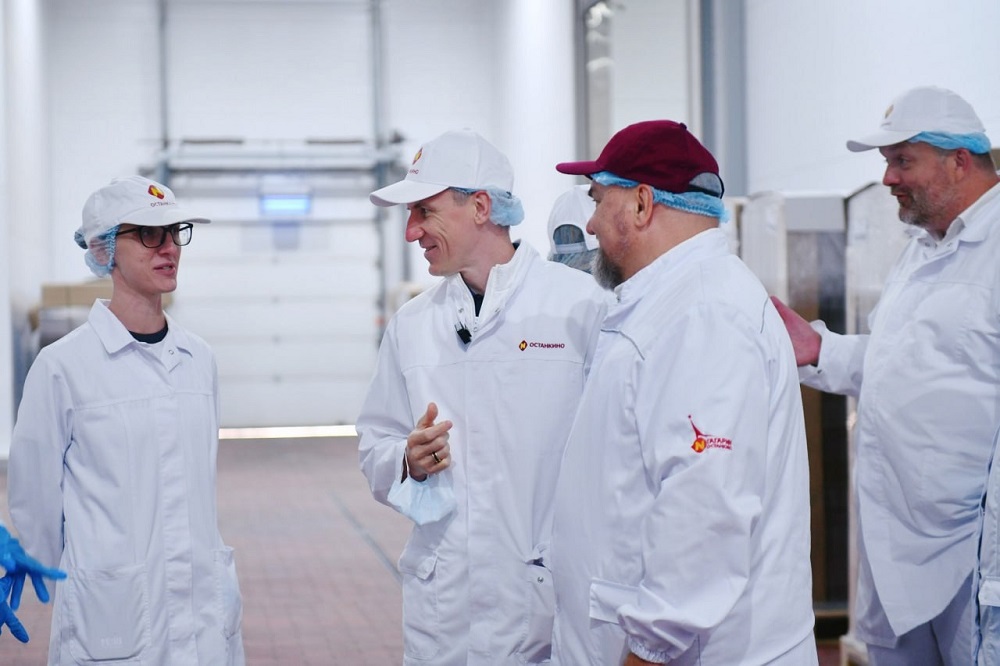 Василий Анохин посетил две градообразующие компании в Гагаринском округе