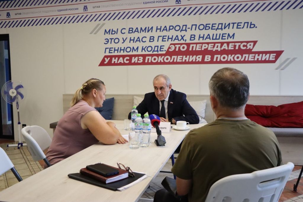 Депутат Государственной Думы Сергей Неверов провёл приём граждан в Смоленске