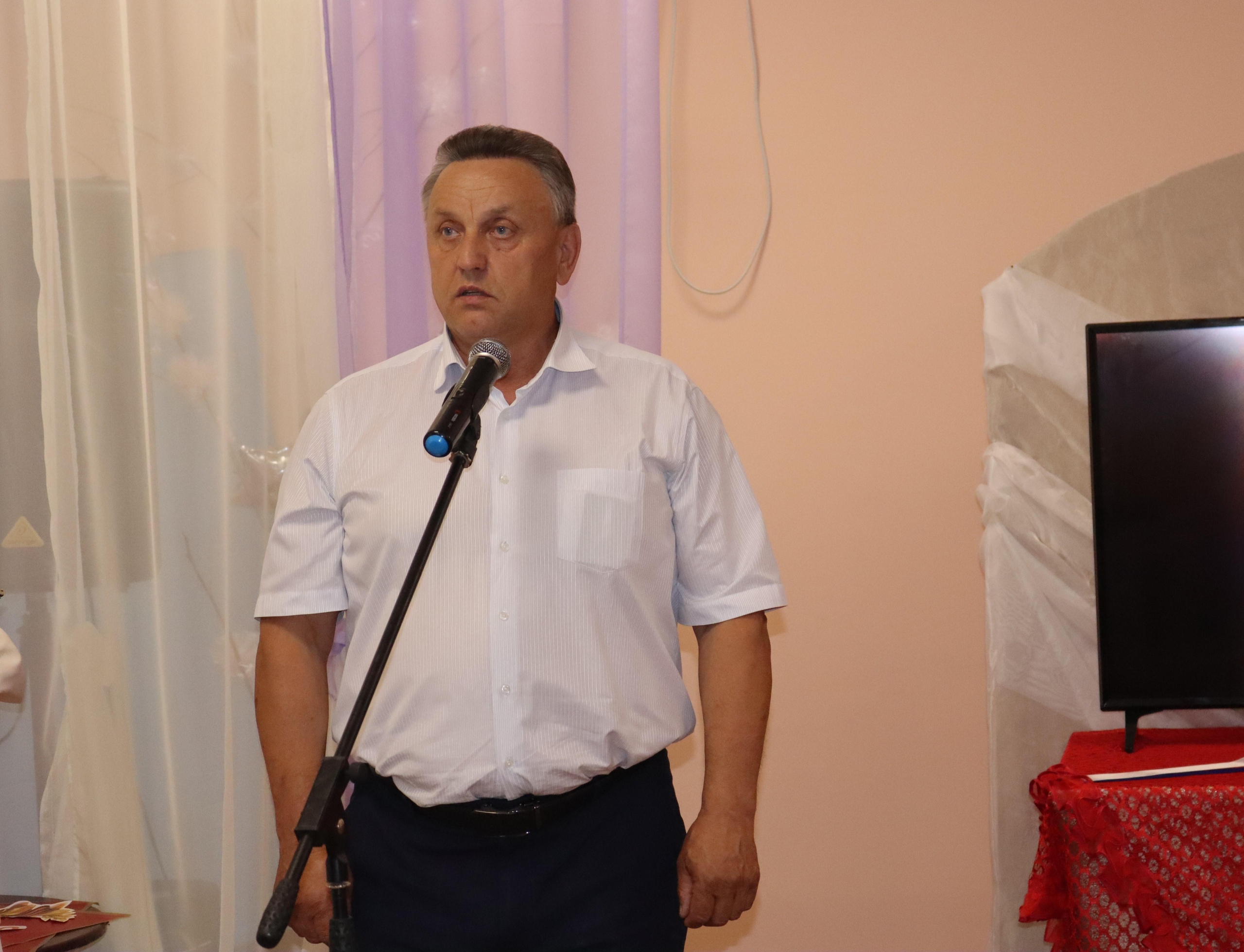 Глава Монастырщинского округа – о службе по контракту