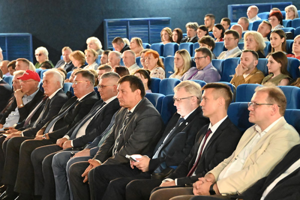 Игорь Ляхов: Строительная сфера Смоленщины демонстрирует значительный рост активности