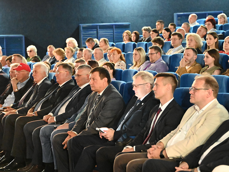 Игорь Ляхов: Строительная сфера Смоленщины демонстрирует значительный рост активности