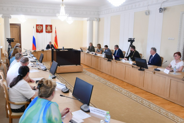 Василий Анохин обсудил с ректорами вузов создание системы непрерывной подготовки кадров в Смоленской области