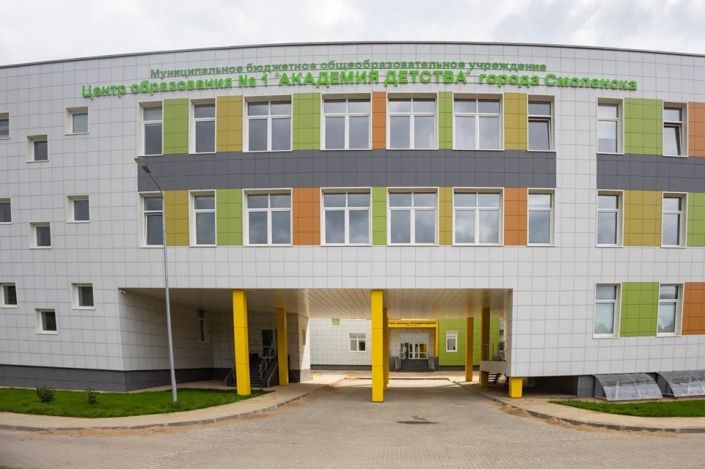 Мэр Смоленска проверил готовность новой школы в микрорайоне Королёвка к началу учебного года