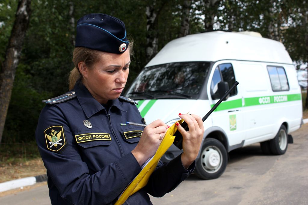 Смоленские судебные приставы передали на нужды спецоперации конфискованный автомобиль