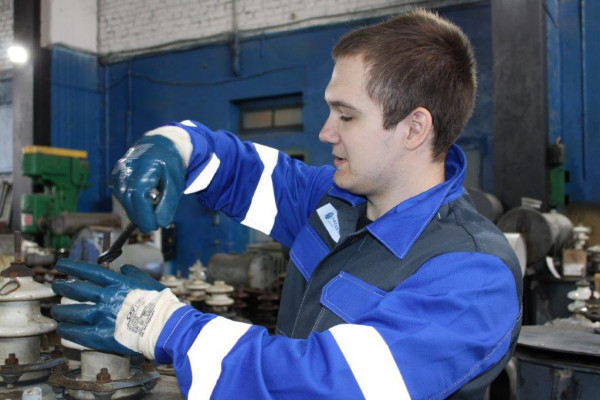 Более 100 будущих энергетиков прошли практику в смоленском филиале «Россети Центр»