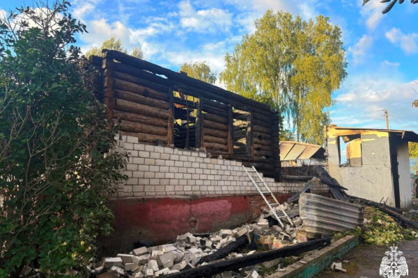Жилой дом и гараж сгорели в Смоленском округе