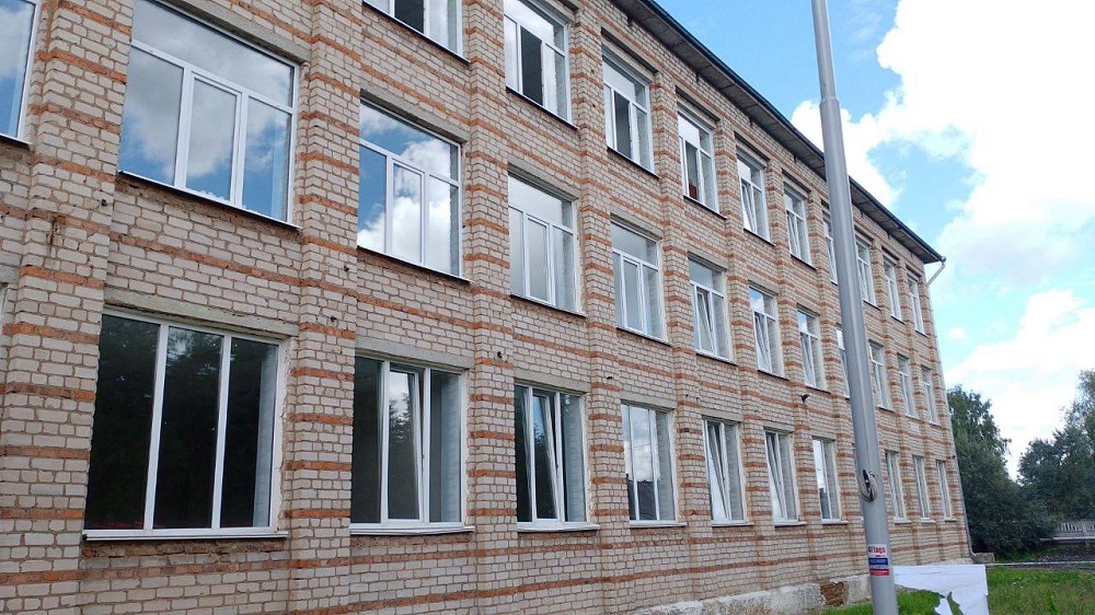 В Смоленской области почти отремонтировали Ельнинскую школу № 2