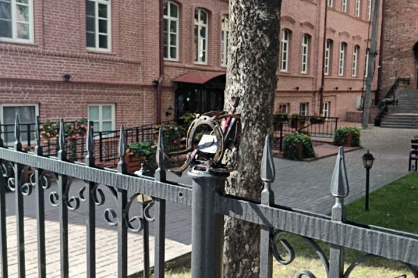 В Смоленске появилась новая скульптура ангела-хранителя