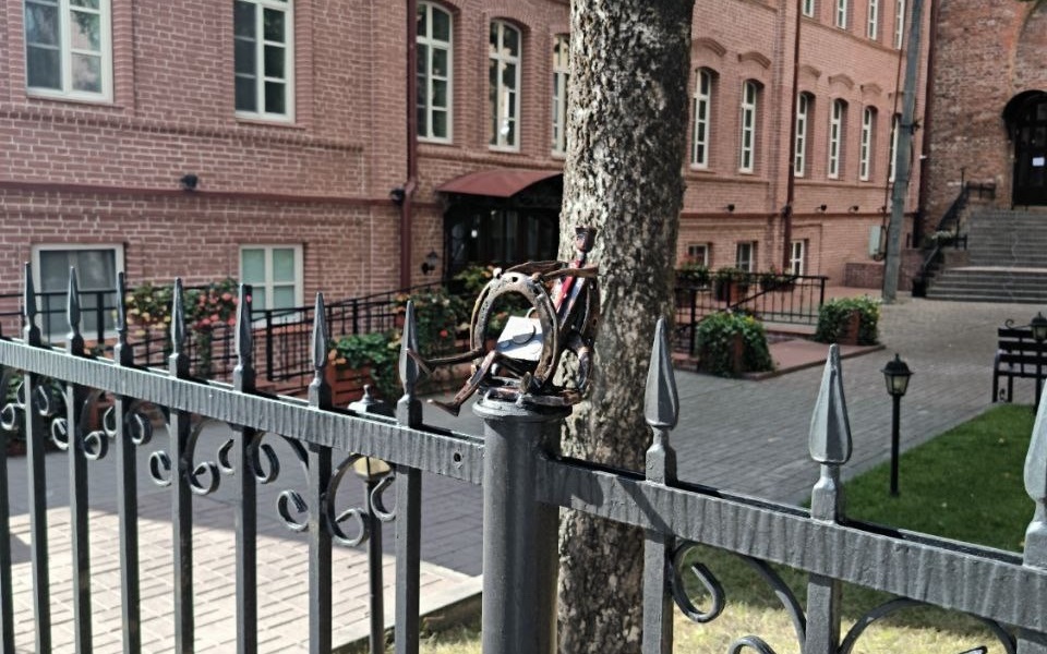 В Смоленске появилась новая скульптура ангела-хранителя