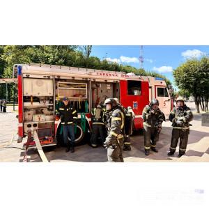 Нешуточные страсти: в Смоленском драмтеатре прошла «огненная» постановка пожарных