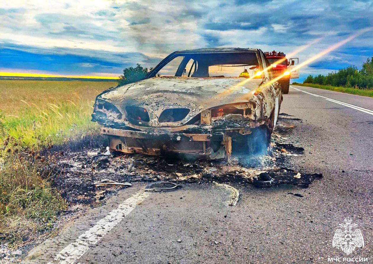 В Холм-Жирковском округе на ходу загорелась легковушка