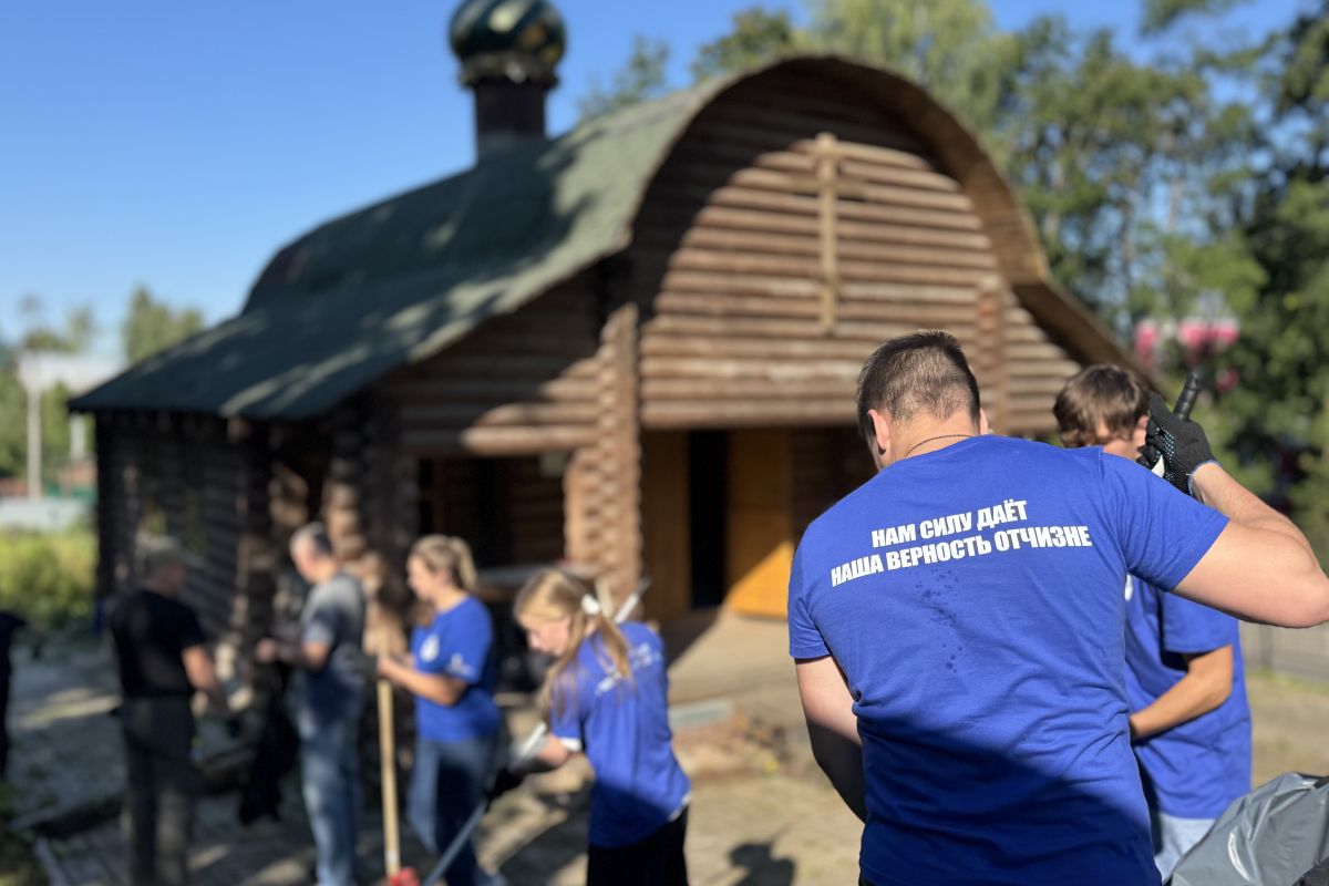 В Смоленске в рамках федеральных проектов «Единой России» благоустраивают территории