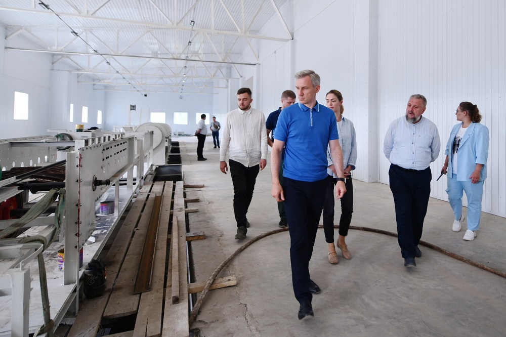 Василий Анохин посетил смоленское предприятие «Товарищество Ильнец»
