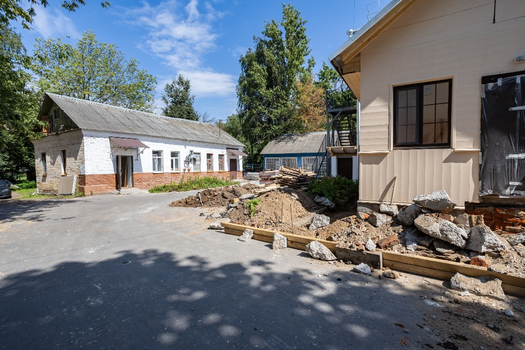 Мэр Смоленска проверил ход капитального ремонта детского сада № 15 на улице Николаева