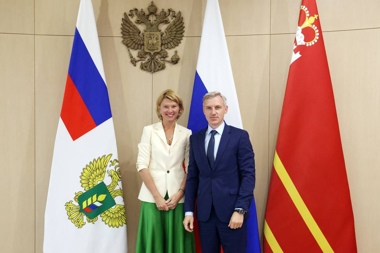 Василий Анохин и Оксана Лут обсудили достижения АПК Смоленской области