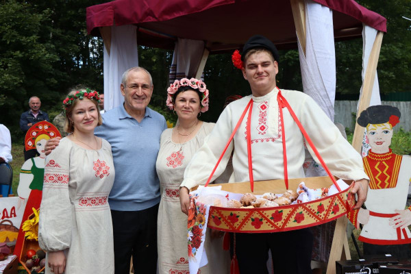 Сергей Неверов посетил фестиваль в честь творчества Михаила Исаковского в селе Всходы Смоленской области