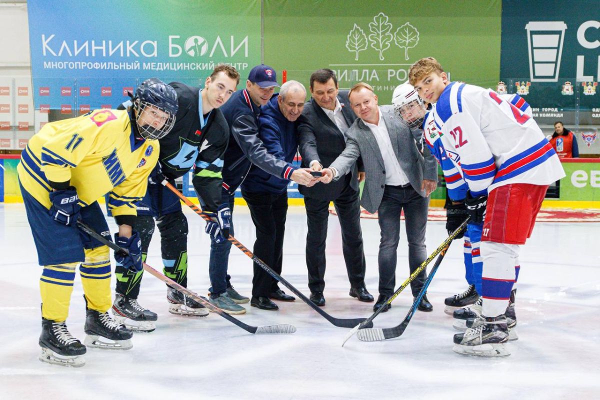 В Смоленске прошёл хоккейный турнир памяти Александра Степанова
