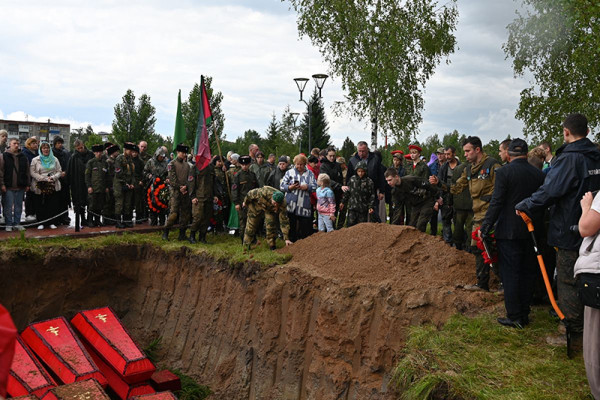 В Духовщинском округе «Вахта Памяти» завершилась захоронением поднятых бойцов