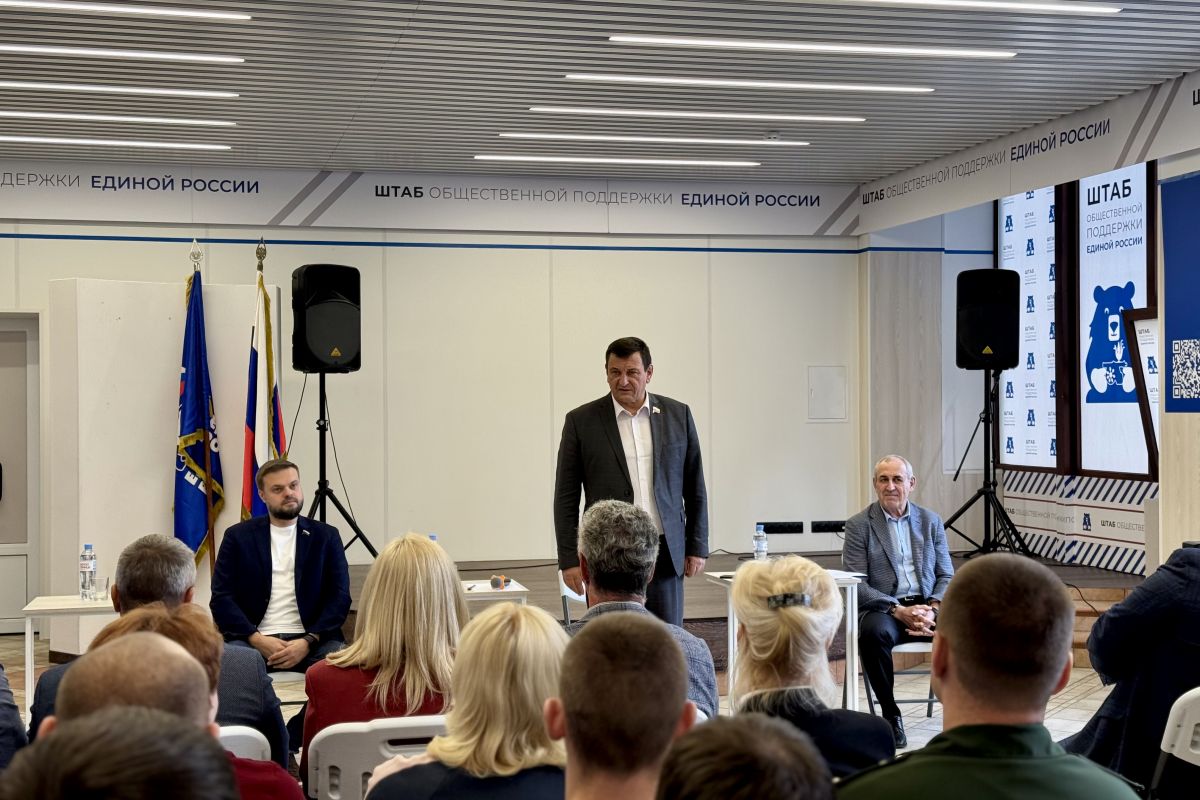 В Смоленске единороссы обсудили реализацию федеральных проектов и программ