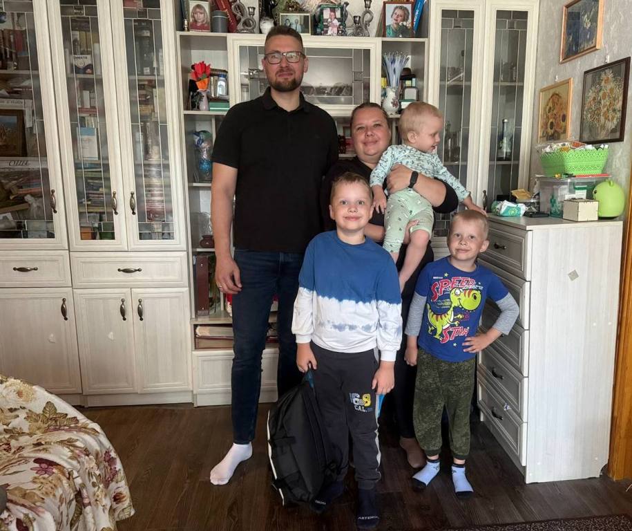 Добрая акция «Единой России» «Собери ребёнка в школу» шагает по всей Смоленщине