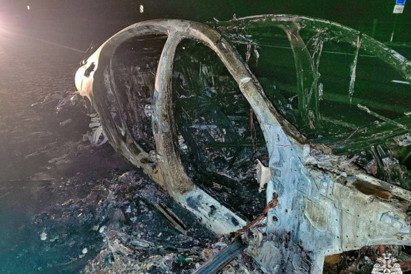 На трассе М-1 в Вяземском округе семья чудом спаслась из горящего автомобиля