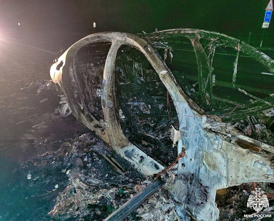 На трассе М-1 в Вяземском округе семья чудом спаслась из горящего автомобиля