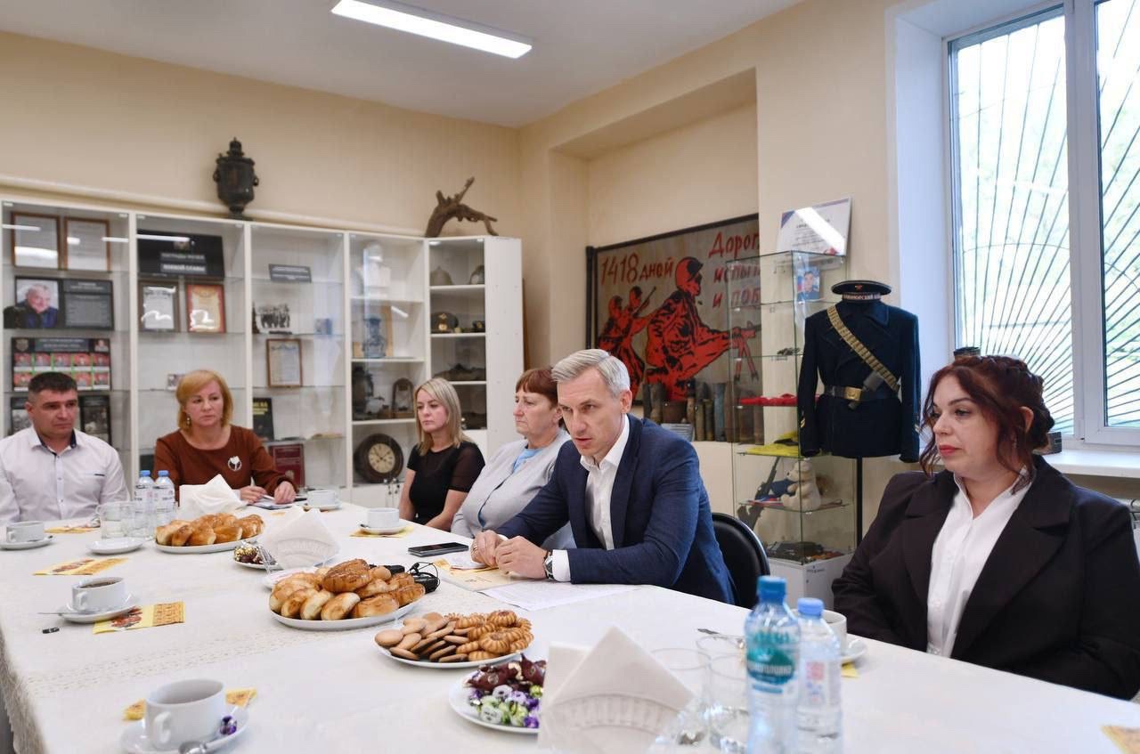 Василий Анохин встретился в участниками СВО Сычёвского округа