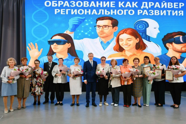 Василий Анохин принял участие в августовском педагогическом совещании в Смоленске