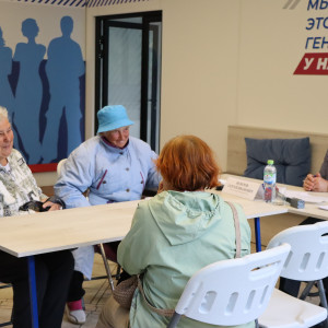 Сергей Неверов провёл приём граждан в Смоленске