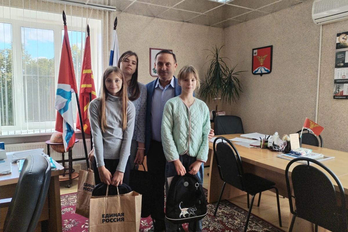 Смоленским семьям оказывают помощь в рамках акции «Собери ребёнка в школу»