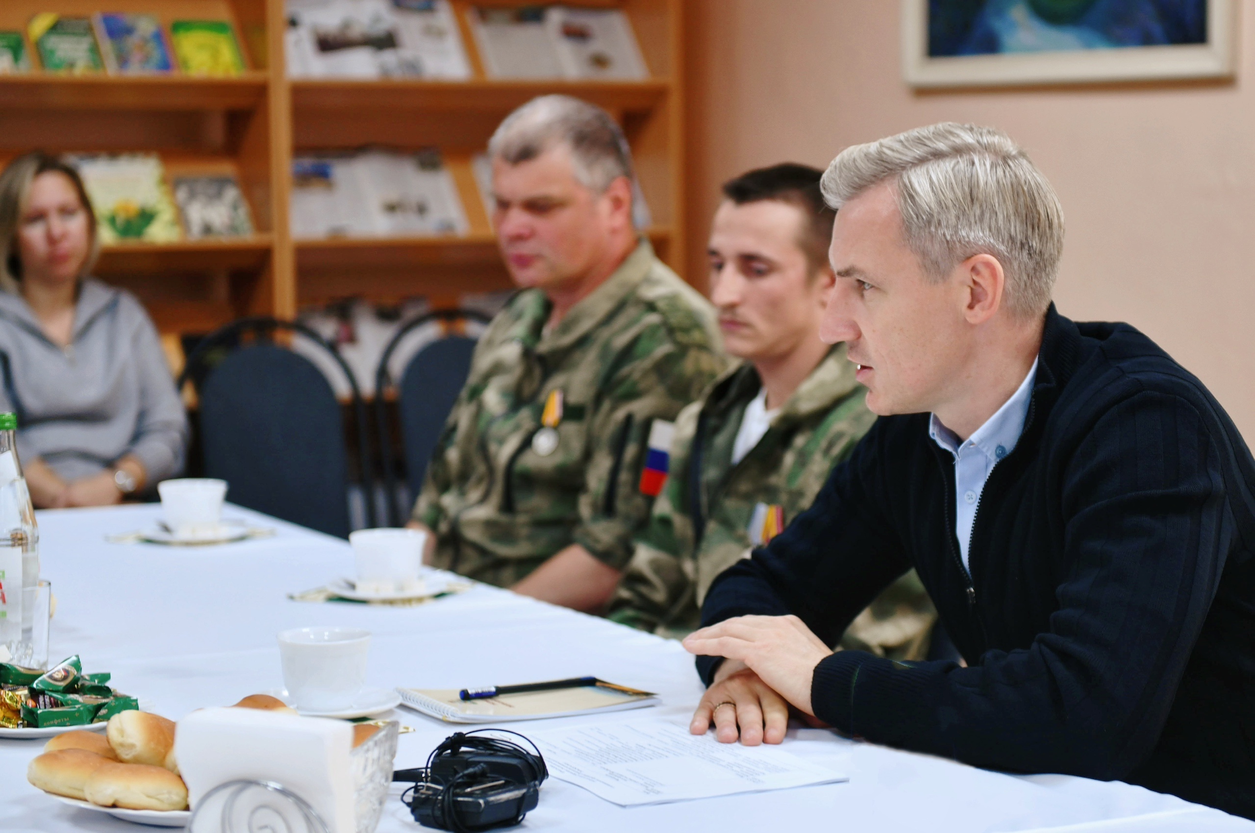 Василий Анохин встретился с участниками СВО и их семьями в Демидове Смоленской области