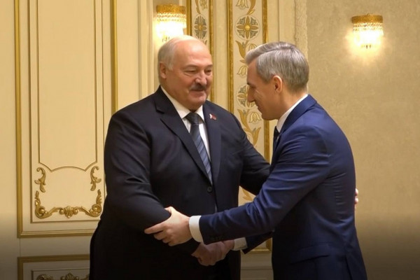 Смоленский губернатор поздравил президента Беларуси с днём рождения