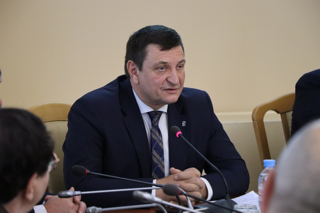 Игорь Ляхов поблагодарил за работу депутатов Смоленского городского Совета