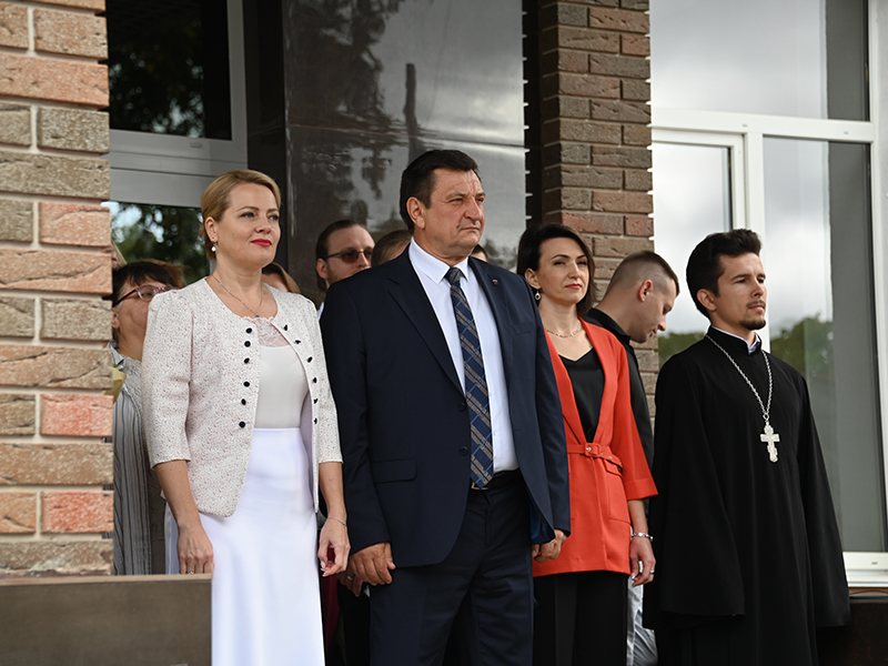 Игорь Ляхов поздравил учащихся лицея Кирилла и Мефодия и курсантов академии ПВО с началом учебного года