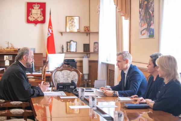 Смоленский губернатор встретился с руководителем фонда «Круг добра»