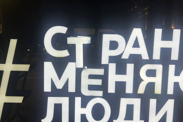 Возле мэрии Смоленска вандалы повредили арт-объект