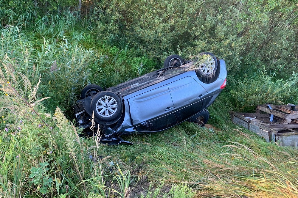 В Шумячском округе Citroen столкнулся с трактором