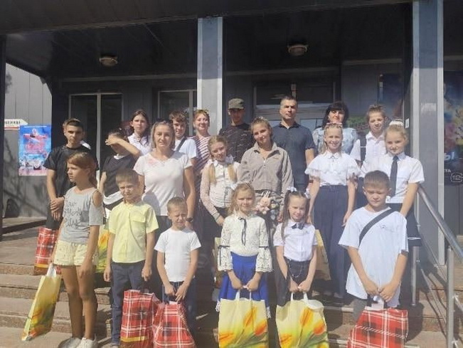 Смоляне передали школьные принадлежности для ребят из Мангуша