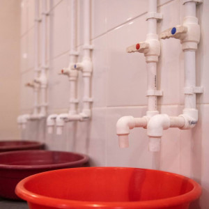 Губернатор ознакомился с ходом восстановительных работ в бане Велижа